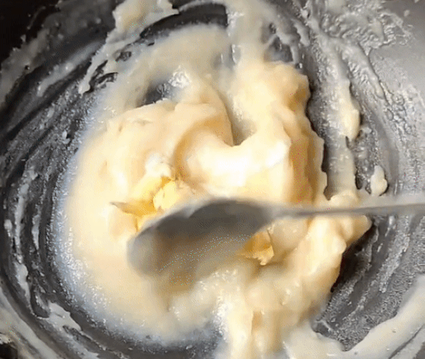 Dạy làm bánh su kem ngon xuất sắc chi cần sử dụng 1 chiếc chảo. Hình ảnh 3