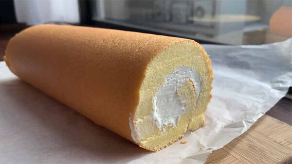 Cách làm bánh bông lan cuộn kem đơn giản tại nhà. Hình ảnh 5
